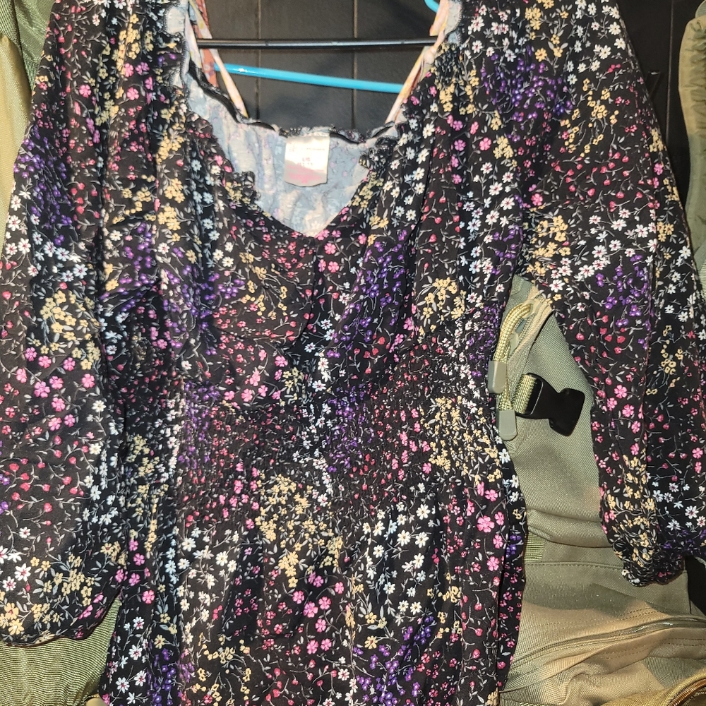 Black Floral ruffle sleeve blouse